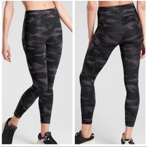 ATHLETA Ultimate Stash Pocket Camo 7/8 Tight #531773 Size Medium